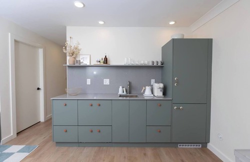 Hastings House | Charming 3 Bedroom Home in Peaceful Neighbourhood