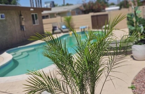 Downtown Las Vegas House | Charming 3-bedroom house with pool WiFi and AC in awesome Las Vegas. Enjoy