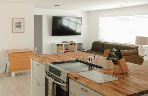 Northeast Pensacola House | Charming 3-bedroom house with AC and WiFi in cool Pensacola