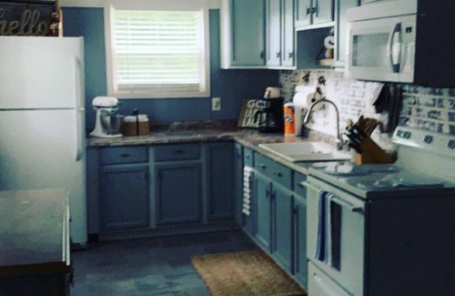 Bronston House | Charming 3-bedroom house overlooking Lake Cumberland.