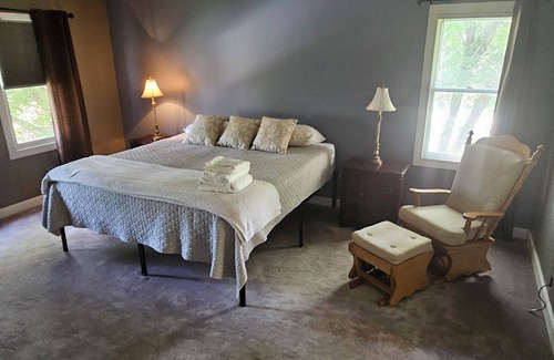 Hickory House | Charming 3-bedroom house with WiFi, AC in serene Hickory