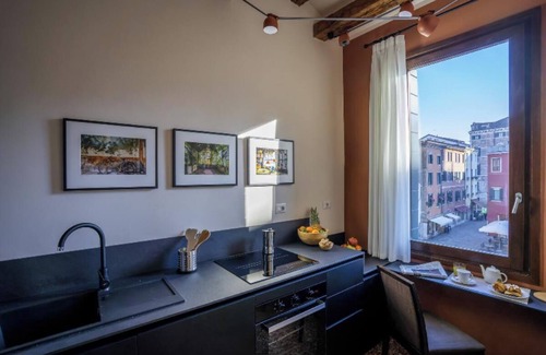 Dorsoduro Apartment | Charming 3-Bedroom Retreat in Central Venice with South-Facing Views