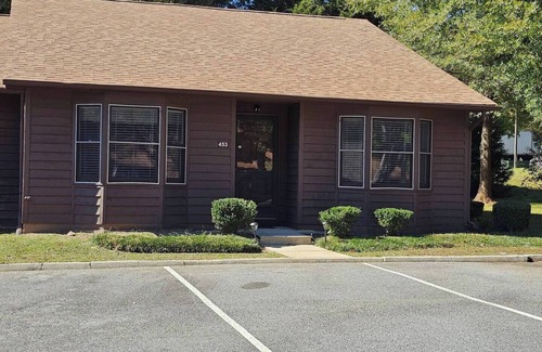 High Point House | Charming 3-bedroom townhome in welcoming High Point near HPU University