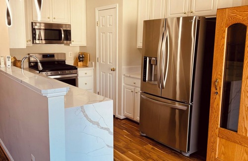 Laurel House | Charming 3-bedroom townhome with WiFi Parking and AC in Laurel