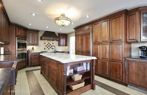 Bolingbrook House | Charming 3-bedroom house in lovely Bolingbrook with AC, WiFi