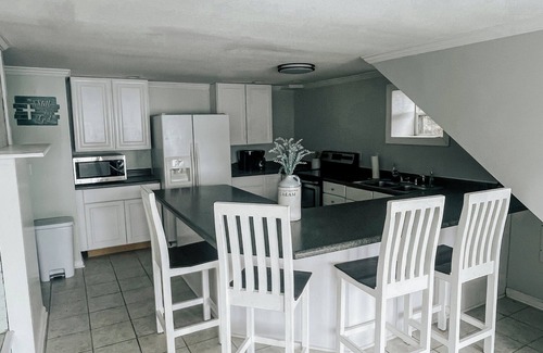 Rogersville House | Charming 3-bedroom house with Wi-Fi ,AC and water views in Rogersville.