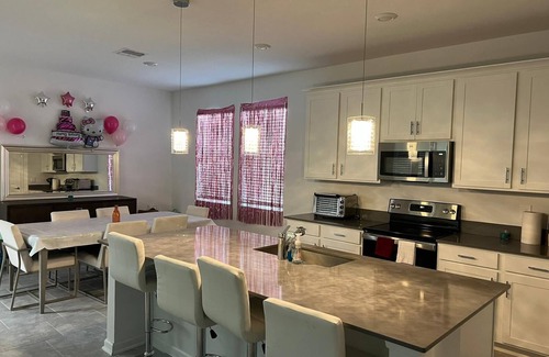 St. Cloud House | Charming 3-bedroom house in Saint Cloud with WiFi and AC