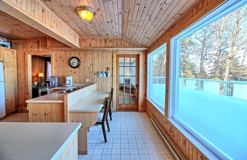 Muskoka Lakes Cottage | Charming, 4 Bed, 2 Bath! Muskoka Room! Beaumaris! Incredible Views!