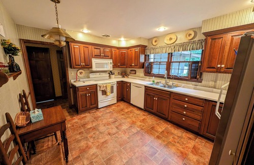 La Crosse House | Charming 4-bedroom house located right next to UW-La Crosse and Hixon Forest