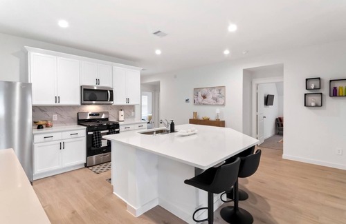 Barker House | Charming 4-bedroom house with AC, WiFi in peaceful Fulshear