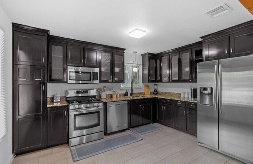 South Manchaca House | Charming 4-bedroom house with AC, WiFi in delightful Austin