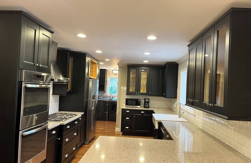 Lake Forest House | Charming 4-bedroom ranch house near downtown Lake Forest with AC, WiFi