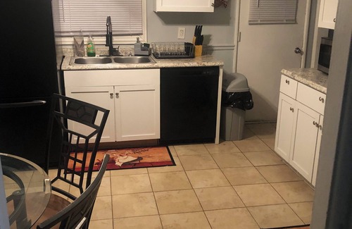 Park Forest House | Charming 4-bedroom house with WiFi and AC in Park Forest