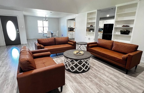 San Angelo House | Charming 5-bedroom house with AC and WiFi in San Angelo.