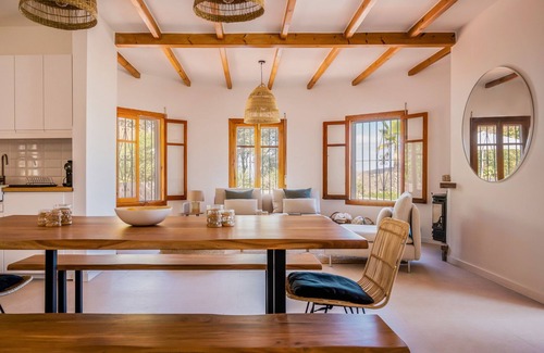 Sayalonga House | Charming 6-Bedroom Villa with pool and breathtaking views