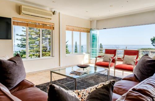 Camps Bay House | Charming 6-BR Camps Bay Villa 2 Pools and Sea Views