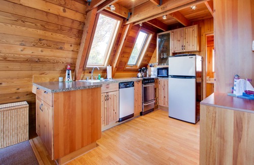 Gearhart House | Charming A-Frame with Entertainment, Free WiFi - Easy Beach & Golf Access