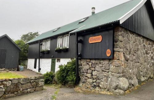 Kvivik House | Charming and Authentic Heritage Retreat in Kvívík - right next to the river