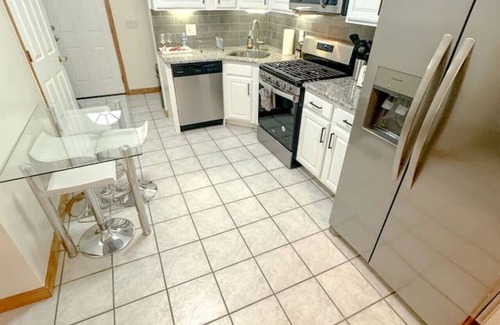 North Ironbound Apartment | Charming and comfy 2BR unit. Just 8 miles from NYC