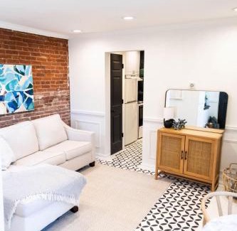 Stanton Park Apartment | Charming and Historic Apartment in Capitol Hill