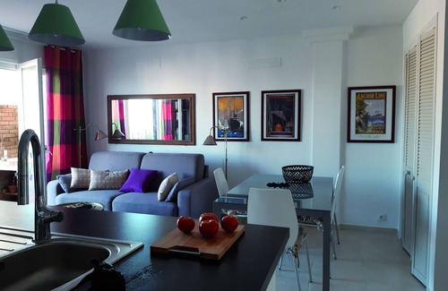 Costa Dorada Apartment | Charming apartment with large terrace and harbor view