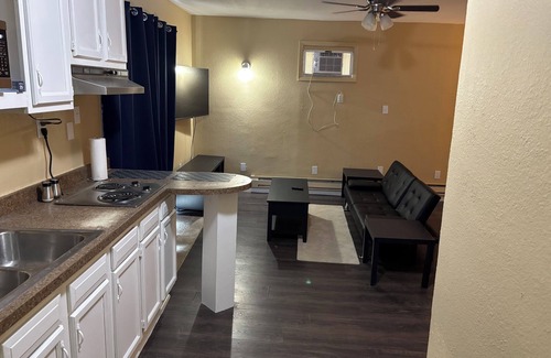 Ravenswood Apartment | Charming apartment in fantastic Ravenswood with AC, WiFi