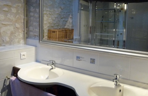 Jaulnay Apartment | charming apartment with countryside unobstructed view of Le Vieux Grenier