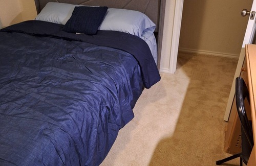 San Antonio Bed & Breakfast | Charming B&B with WiFi and flower garden at entrance view in Enchanting Converse
