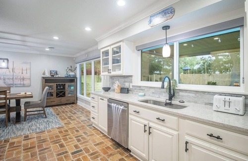 Long Beach Cottage | Charming Beach Cottage - near beaches - sleeps 7