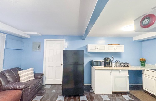 Queens House | Charming Beach Room