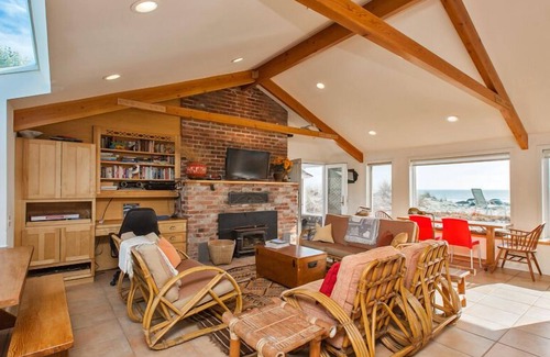 Stinson Beach House | Charming Beachfront Home in Seadrift
