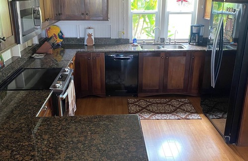 Lanai City Cottage | Charming, Beautifully Remodeled, Historic Plantation Home