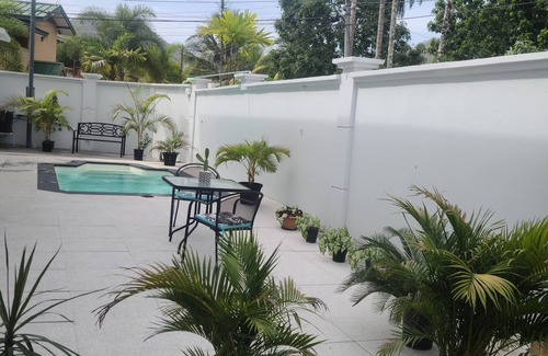 San Juan House | Charming bed & breakfast with pool view