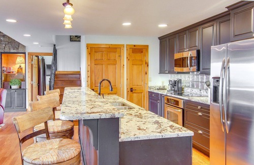 Mountain Air Hotel | Charming Blue Ridge Mountain Home!