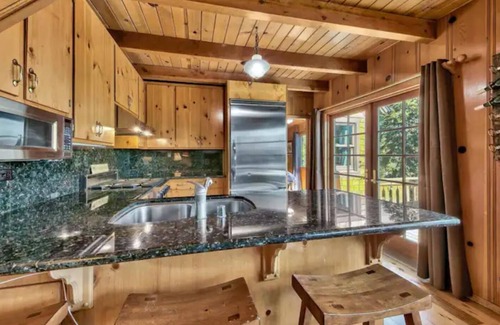 Tahoma Cabin | Charming cabin on the Lake!