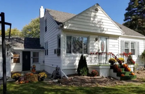 Galeville House | Charming cape cod close to it all!