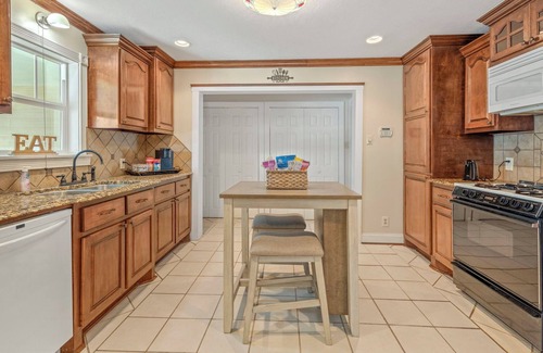 Lake Charles House | Charming Charpentier Chalet