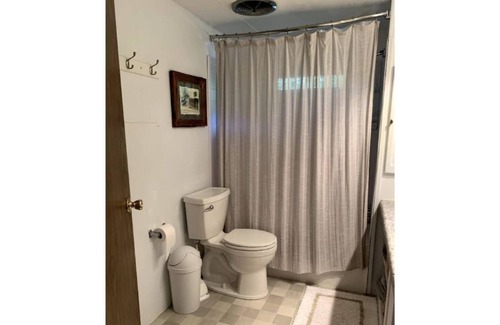 Tomahawk Cottage | Charming Cottage by Lake Nokomis