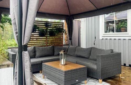 Ormaryd House | Charming Cottage by Sjunnaryd Lake