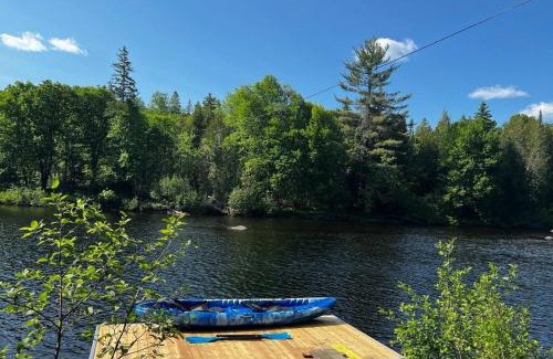 Sainte-Beatrix Ski Chalet | Charming Cottage In a Peaceful Forest & Calm River