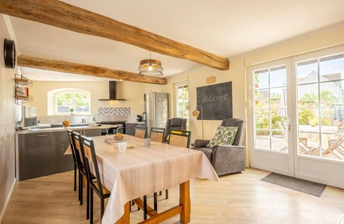 Royallieu Village Cottage | Charming cottage in Compiègne with WiFi and terrace