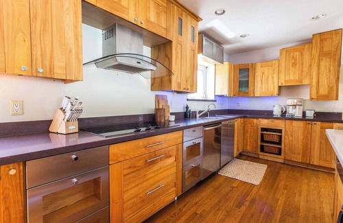 Mar Vista House | Charming Cottage Retreat w Pool in West LA Oasis