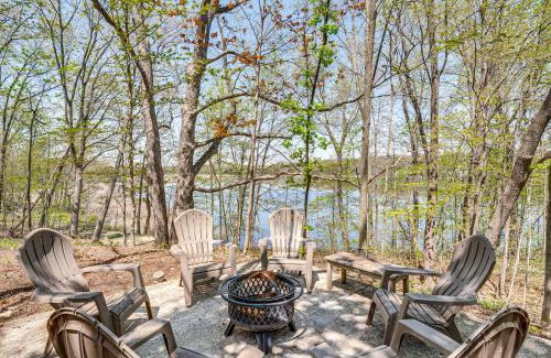 Elkhorn House | Charming Cottage Steps to Lake Wandawega!