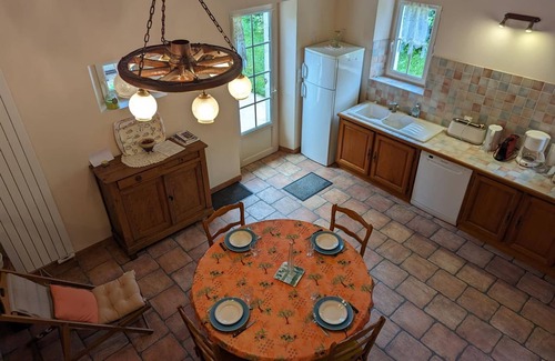 Saint-Romain Cottage | Charming Cottage with Private Garden near Forest