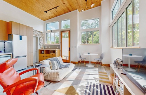 Barton Hills House | Charming cottage with walk-in shower & walkable Austin location