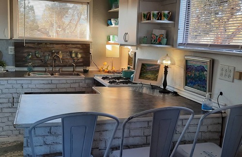 Blanding House | Charming COUNTRY Cottage has a full kitchen and original art deco.