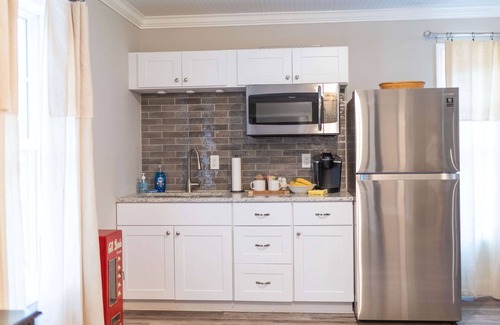 Athens Cottage | Charming country guest cottage eight miles from downtown Athens and UGA