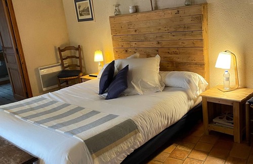 Solesmes Bed & Breakfast | Charming Country Guesthouse with Pool near Solesmes Abbey