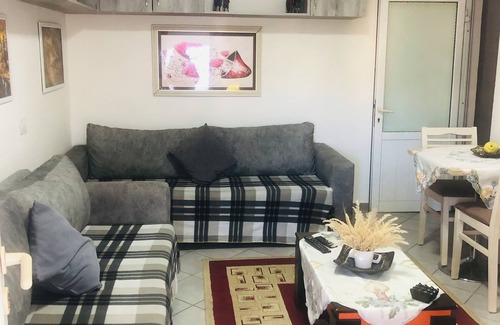 Tirana Apartment | Charming cozzy apartment in brilliant Tiranë with WiFi, AC