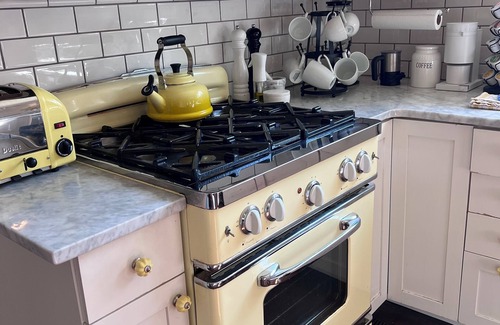 Whittier House | Charming Craftsman 2-bedroom bungalow, downtown but private